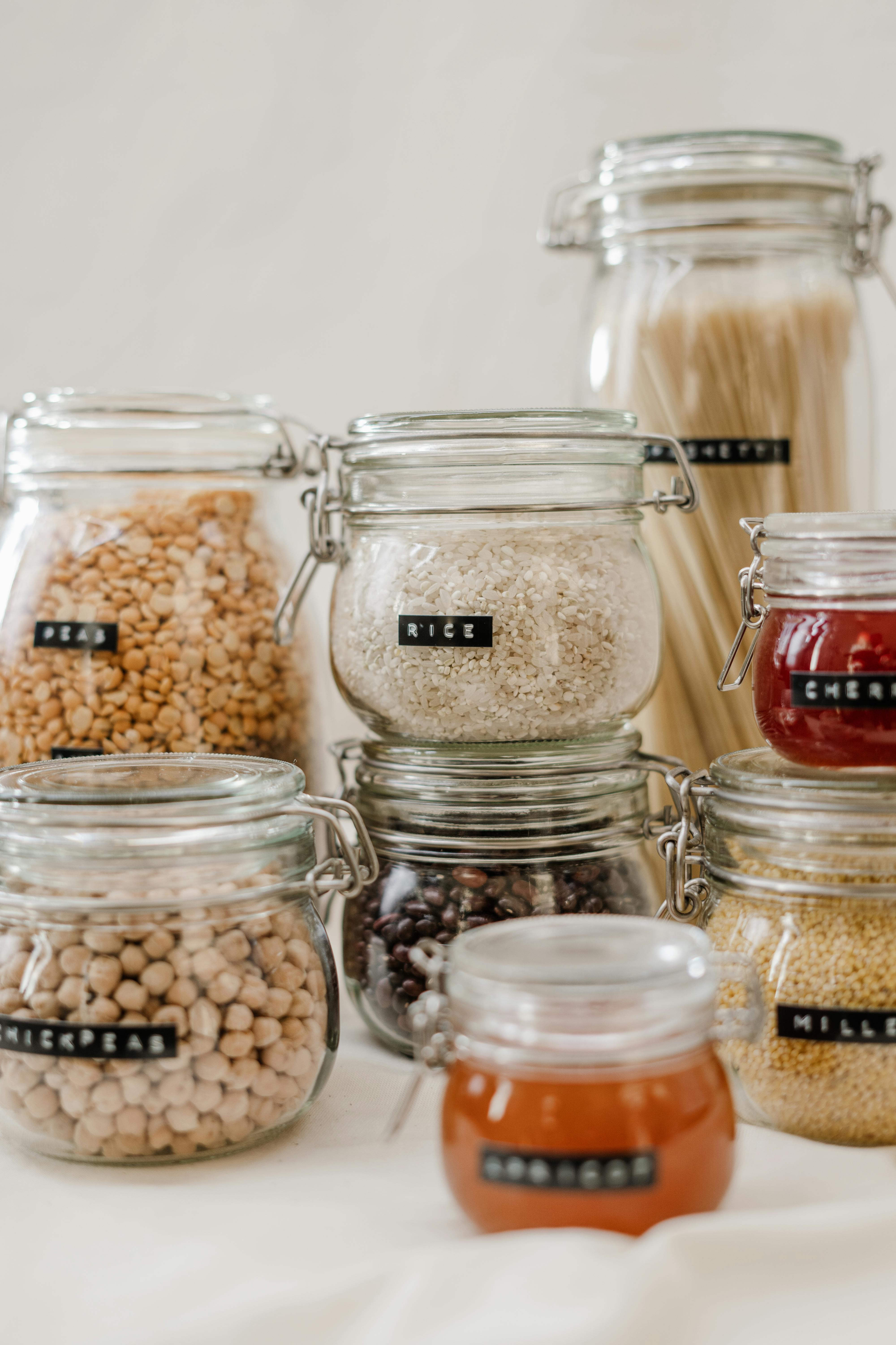 Keuken met herbruikbare containers en compostbak